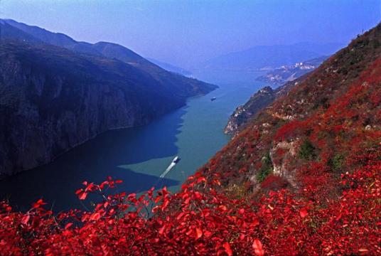 长江三峡（瞿塘峡，巫峡和西陵峡三段峡谷的总称）