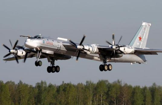 俄罗斯TU-95MS轰炸机