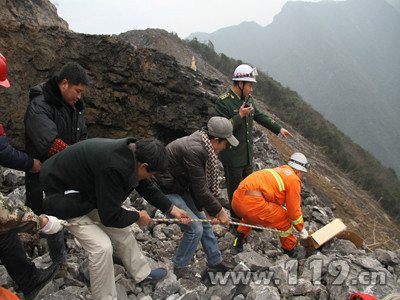 什么是1.12重庆石柱县挖掘机坠崖事故