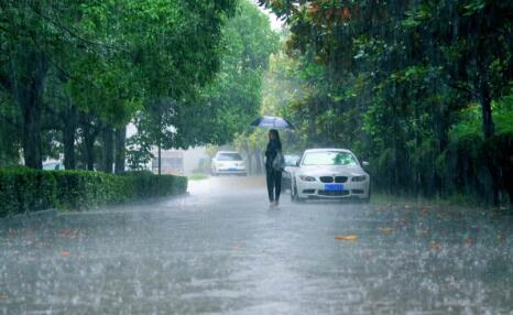 11省发布暴雨黄色预警，当地居民应做好哪些防护准备？