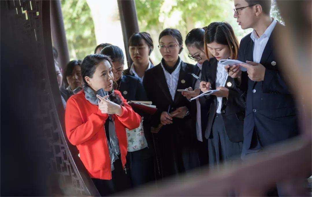 导游威胁游客不消费影响征信，你觉得应该怎样规范导游这一行业?