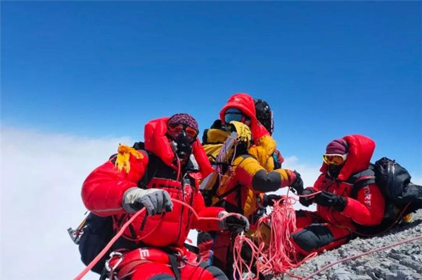 珠峰高程测量登山队登顶成功，想要登顶珠峰到底有多难？