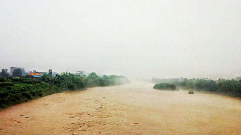 中央气象台连发暴雨预警，暴雨期间应注意什么？