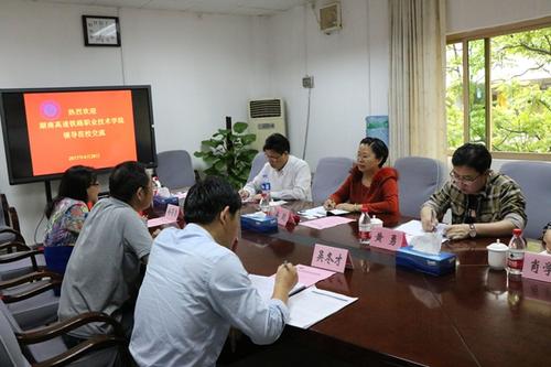 湖南铁道职业技术学院怎么样，毕了业就能进铁路吗？