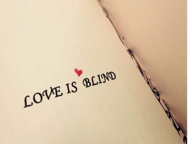 LOVE IS BLIND是什么意思